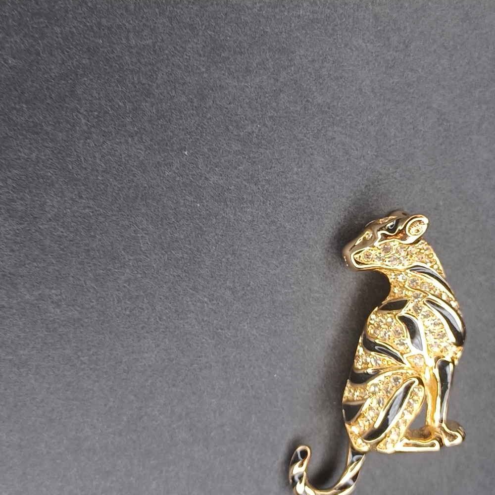 CHRISTIAN DIOR GOLD LEOPARD BROOCH - Picture 2 of 3